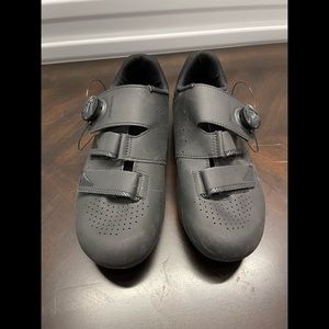 Mens Shimano bicycle shoes -8.5 Wide